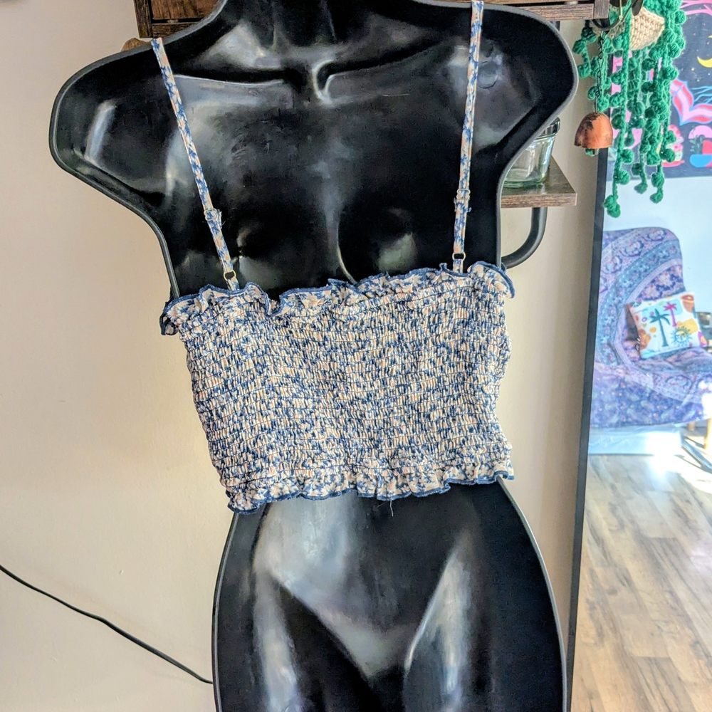 Floral Ruffle Crop Top - Picture 2 of 6